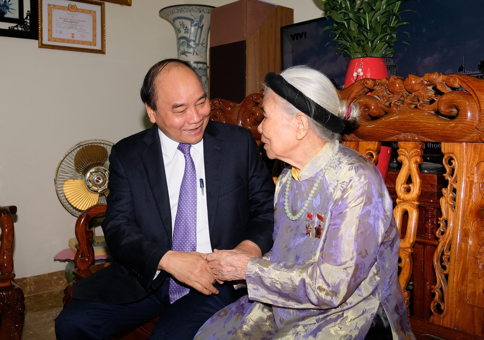 Khai trương Cổng thông tin điện tử về liệt sĩ, mộ liệt sĩ và nghĩa trang liệt sĩ khai truong cong thong tin dien tu ve liet si mo liet si va nghia trang liet si