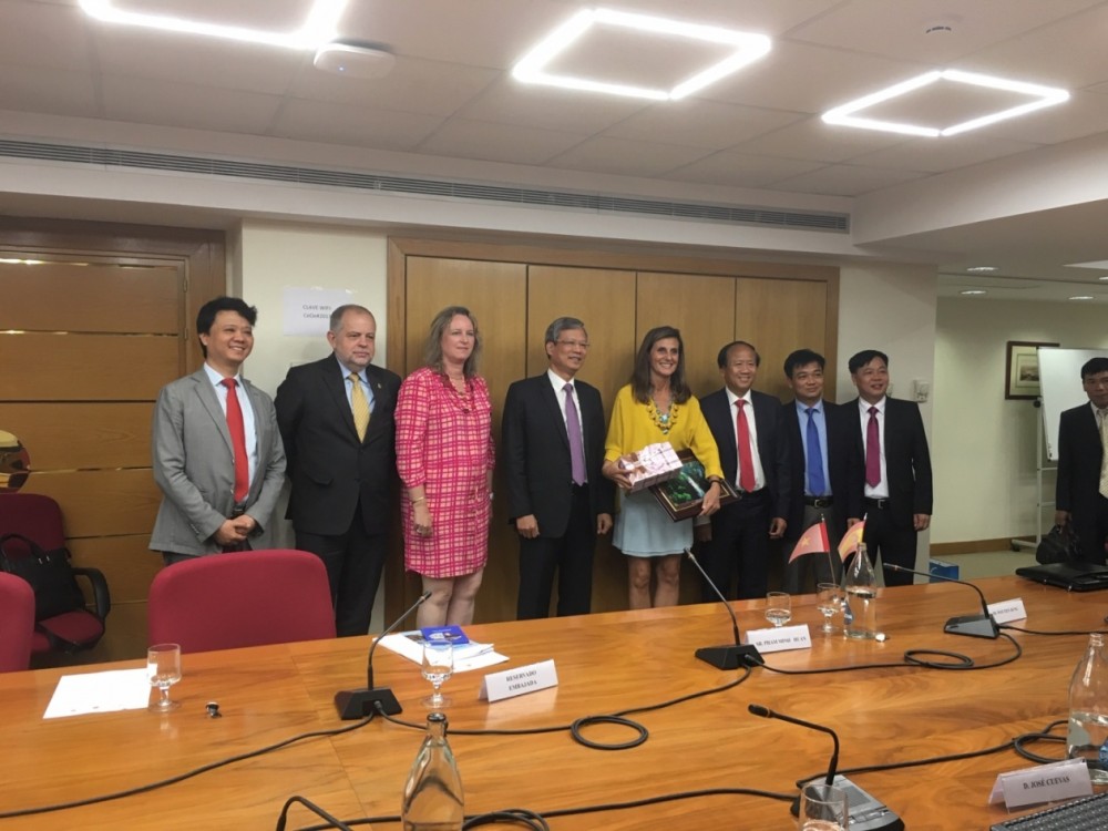 tinh tuyen quang xuc tien dau tu tai tay ban nha