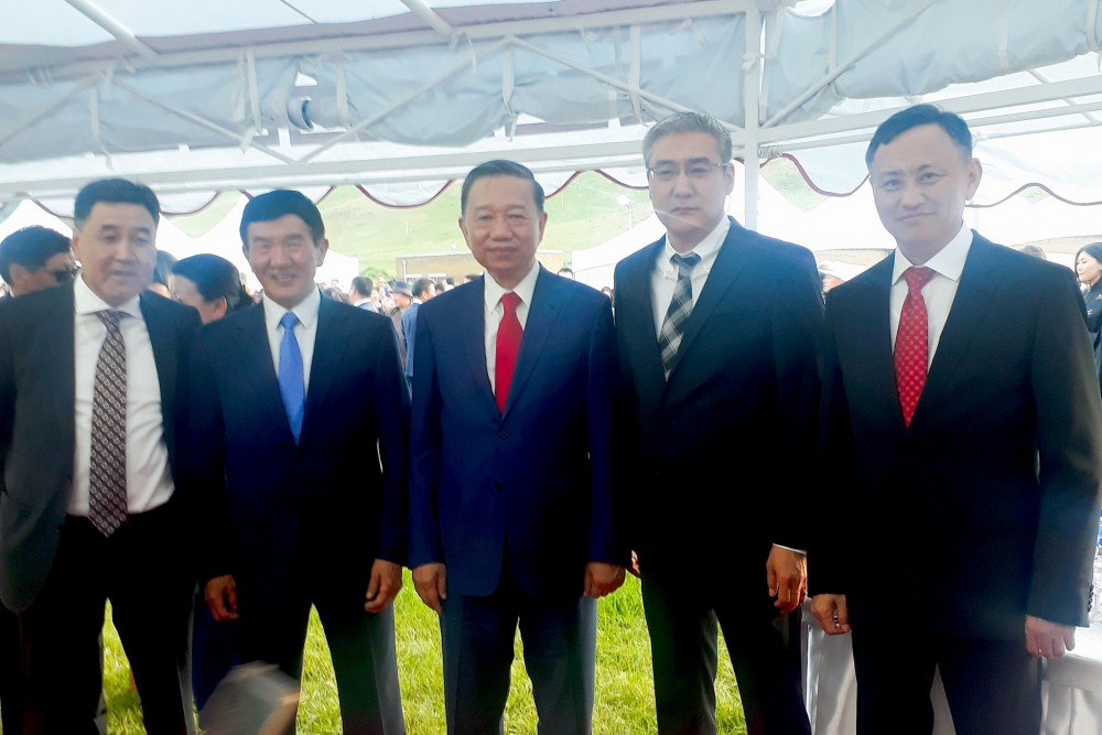 dau an dac biet ky niem 65 nam quan he ngoai giao viet nam mong co