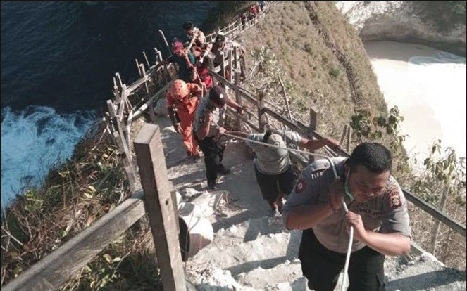 dai su quan viet nam thong tin ve khach du lich viet nam tu nan tai indonesia
