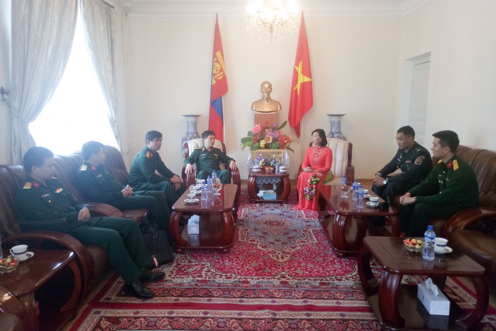 Viếng Chủ tịch Hồ Chí Minh và tưởng niệm các anh hùng liệt sỹ tại Mông Cổ