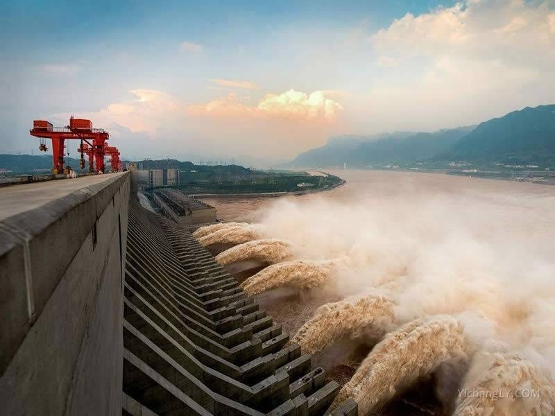 Mưa lũ gây sức ép, Công ty vận hành đập Tam Hiệp bác tin đập