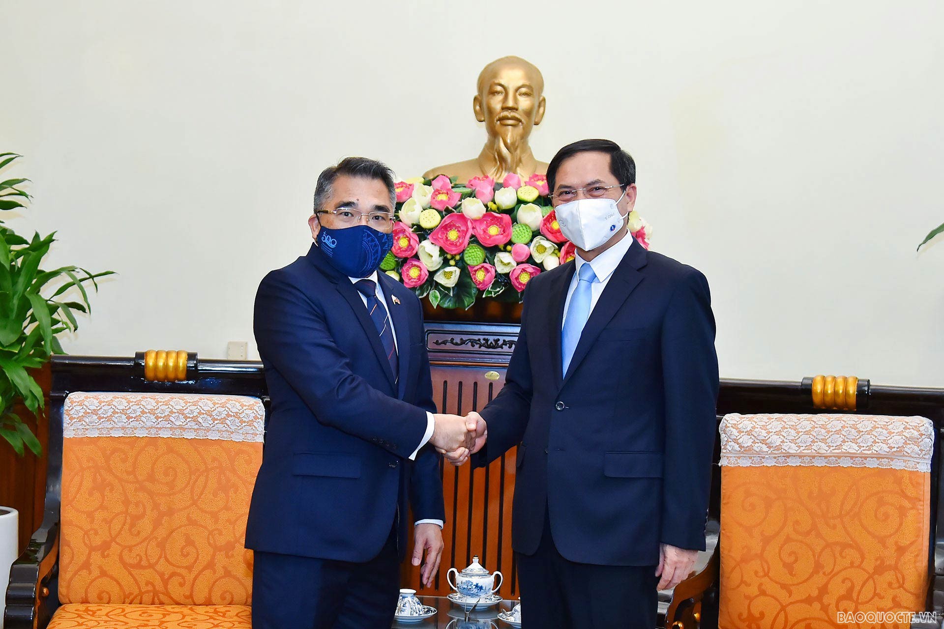 Bộ trưởng Ngoại giao Bùi Thanh Sơn tiếp các Đại sứ Philippines, Argentina và Pakistan chào xã giao