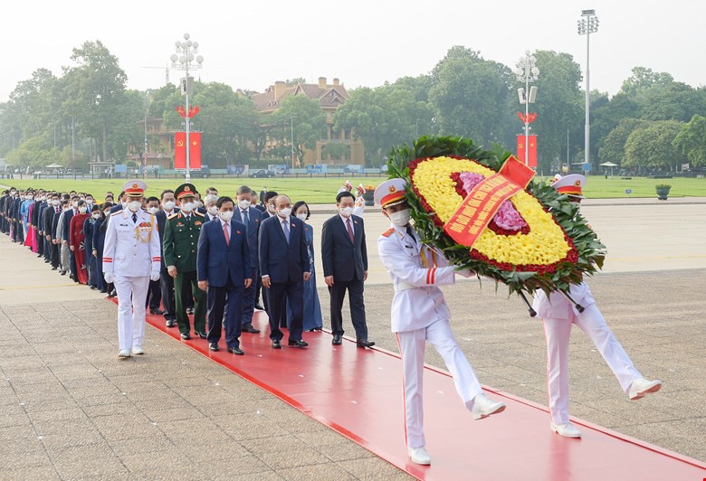 Đại biểu Quốc hội khóa XV vào Lăng viếng Chủ tịch Hồ Chí Minh