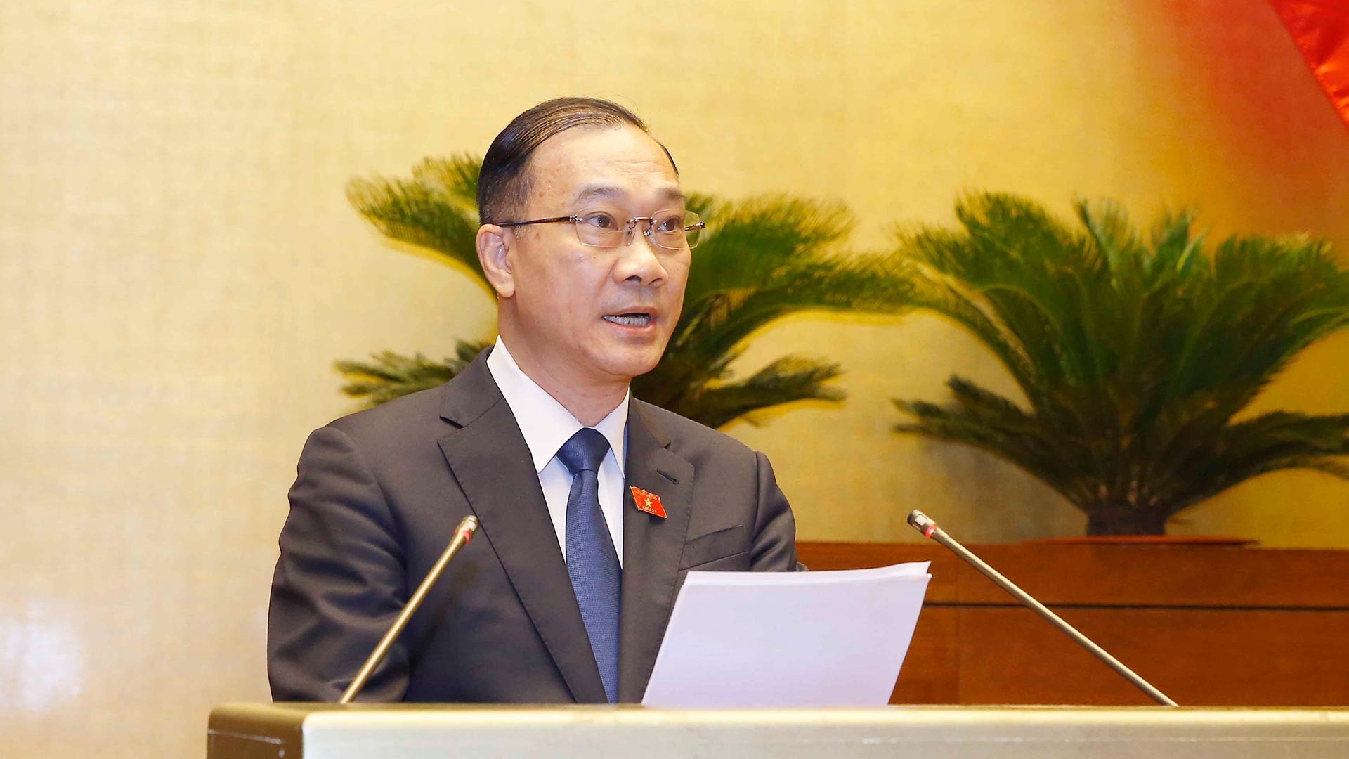 Chủ nhiệm Ủy ban Kinh tế của Quốc hội Vũ Hồng Thanh trình bày Báo cáo thẩm tra về đánh giá kết quả thực hiện kế hoạch phát triển kinh tế - xã hội, ngân sách nhà nước 6 tháng đầu năm và các giải pháp thực hiện kế hoạch phát triển kinh tế - xã hội, ngân sách nhà nước 6 tháng cuối năm 2021.