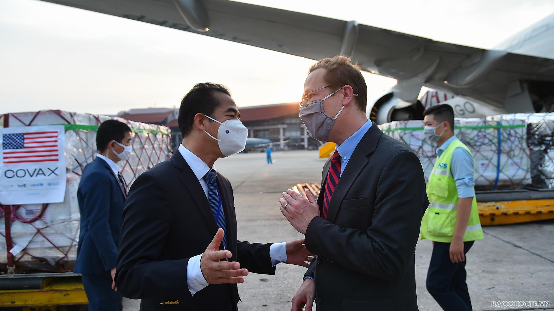 Hơn 1,5 triệu liều vaccine do Hoa Kỳ tài trợ đã về Sân bay Quốc tế Nội Bài