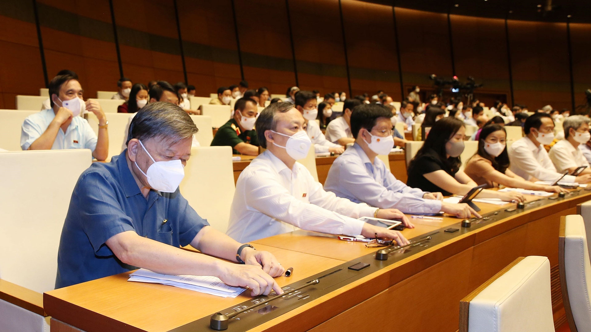 Quốc hội phê chuẩn Nghị quyết bổ nhiệm Phó Thủ tướng, Bộ trưởng và thành viên khác của Chính phủ