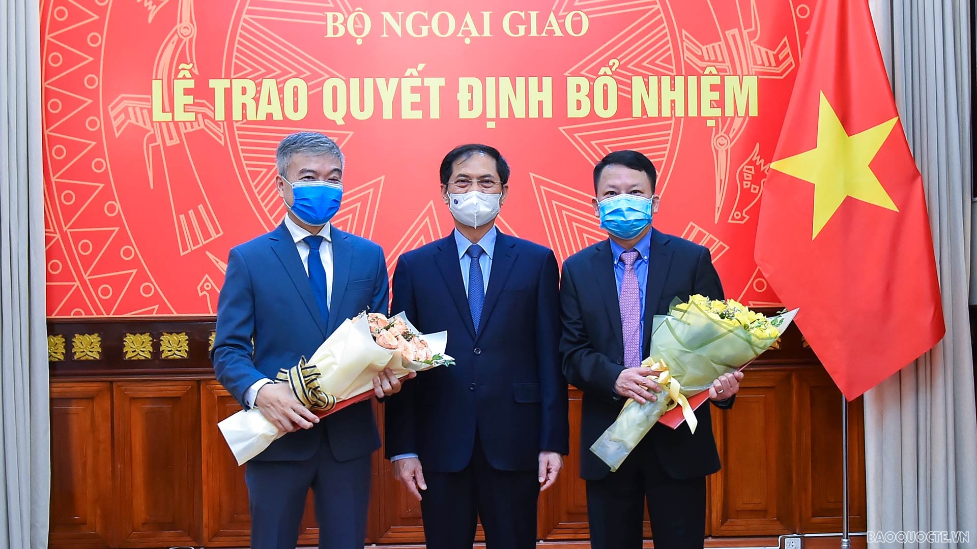 Bộ trưởng Bùi Thanh Sơn bày tỏ tin tưởng, các cán bộ được bổ nhiệm lần này sẽ phát huy năng lực, lãnh đạo đơn vị đoàn kết, nỗ lực vượt qua khó khăn trong bối cảnh đại dịch Covid-19 hiện nay, hoàn thành tốt nhiệm vụ được giao, đóng góp vào thành công chung của ngành Ngoại giao.