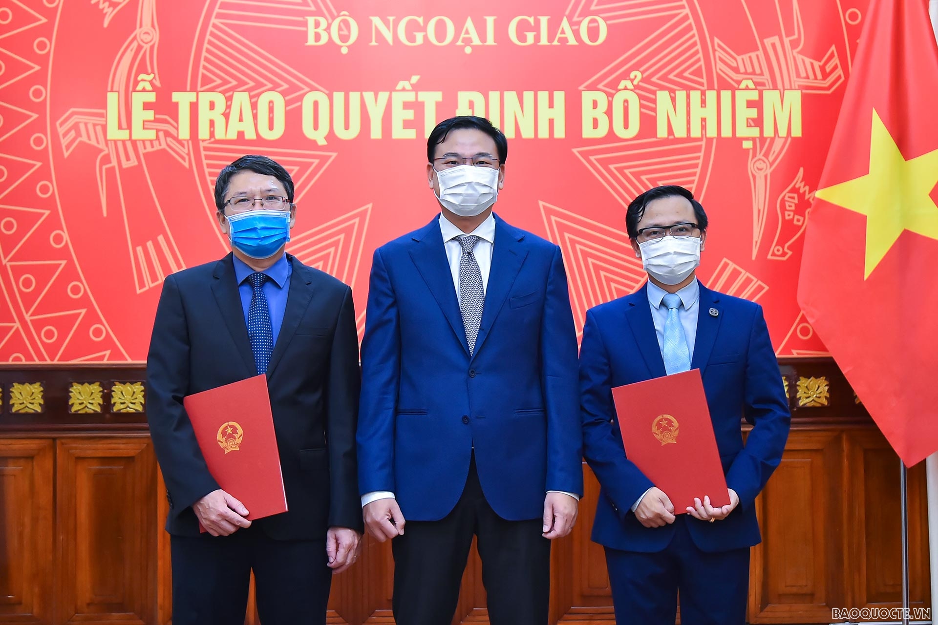 Thay mặt cho các cán bộ được bổ nhiệm, ông Nguyễn Thanh Sơn cảm ơn lời căn dặn của Bộ trưởng Bùi Thanh Sơn; khẳng định sẽ luôn nỗ lực hết sức mình, phát huy năng lực để hoàn thành tốt công tác, nhiệm vụ được Bộ trưởng và tập thể Lãnh đạo Bộ giao phó, đóng góp vào thành công chung của công tác đối ngoại.