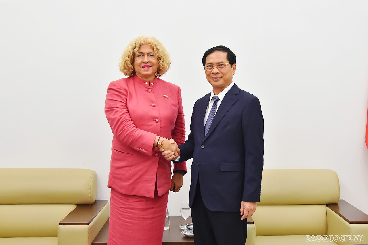 Bộ trưởng Bùi Thanh Sơn tiếp xã giao Thứ trưởng Ngoại giao Venezuela Capaya Rodriguez