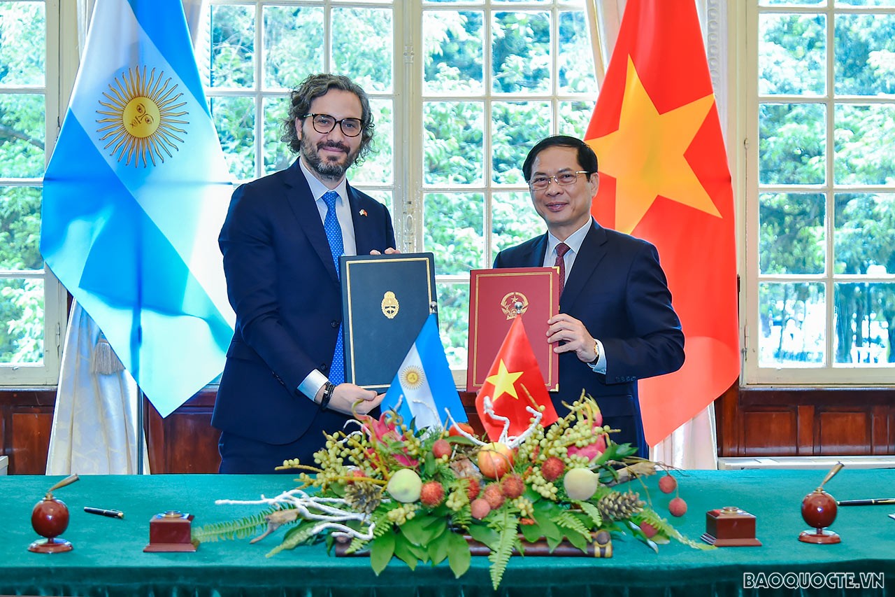 Bộ trưởng Ngoại giao Bùi Thanh Sơn đón và hội đàm với Bộ trưởng Ngoại giao Argentina Santiago Andres Cafiero