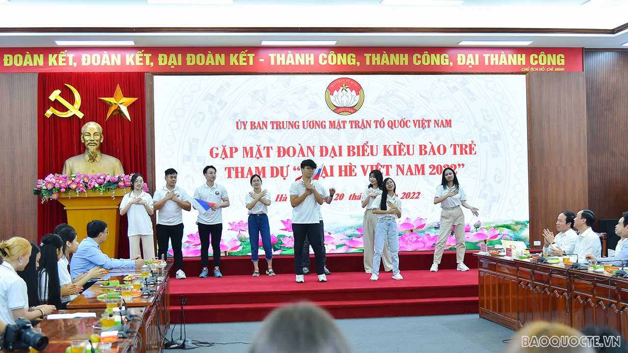 Mặt trận Tổ quốc gặp mặt hơn 100 đại biểu kiều bào trẻ dự ‘Trại hè Việt Nam năm 2022’ Mặt trận Tổ quốc gặp mặt hơn 100 đại biểu kiều bào trẻ dự ‘Trại hè Việt Nam năm 2022’