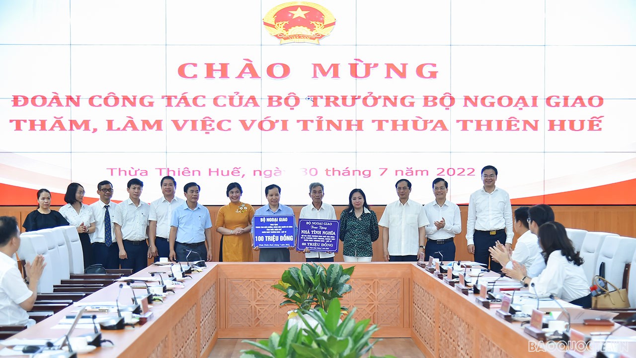 Thừa Thiên Huế mong muốn Bộ Ngoại giao hỗ trợ trong bảo tồn và phát triển các di sản văn hóa