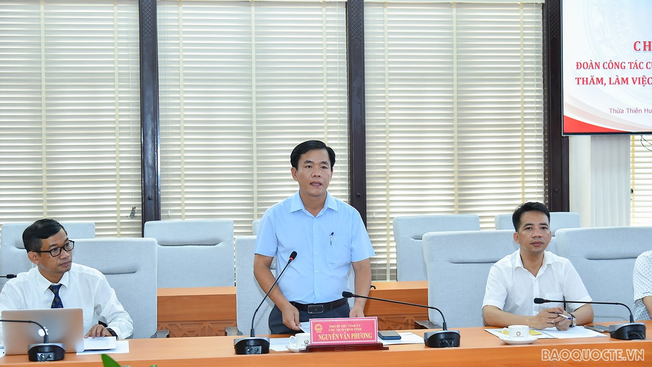 Đồng chí Nguyễn Văn Phương, Chủ tịch UBND tỉnh Thừa Thiên Huế phát biểu tại buổi gặp mặt.
