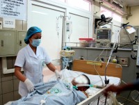 uong nhieu ruou gay ton thuong phoi