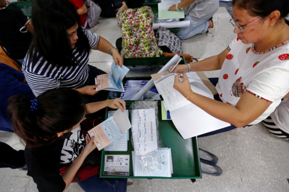 thai lan bat dau trung cau dan y ve ban hien phap thu 20