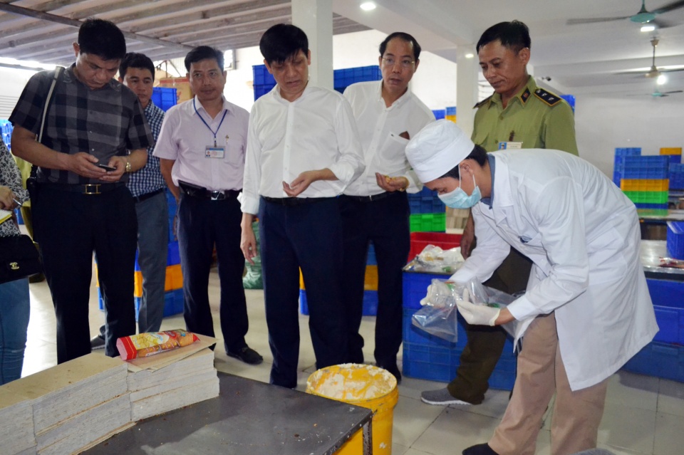 banh quy loc vang france khong dam bao ve sinh attp