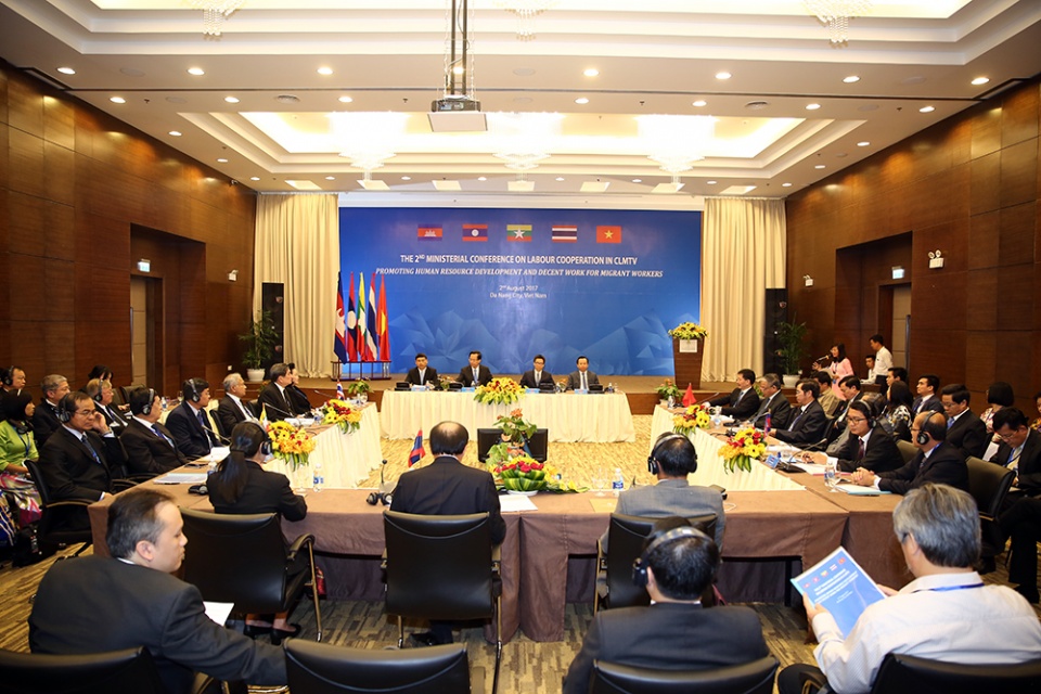 ngan chan lao dong di cu bat hop phap