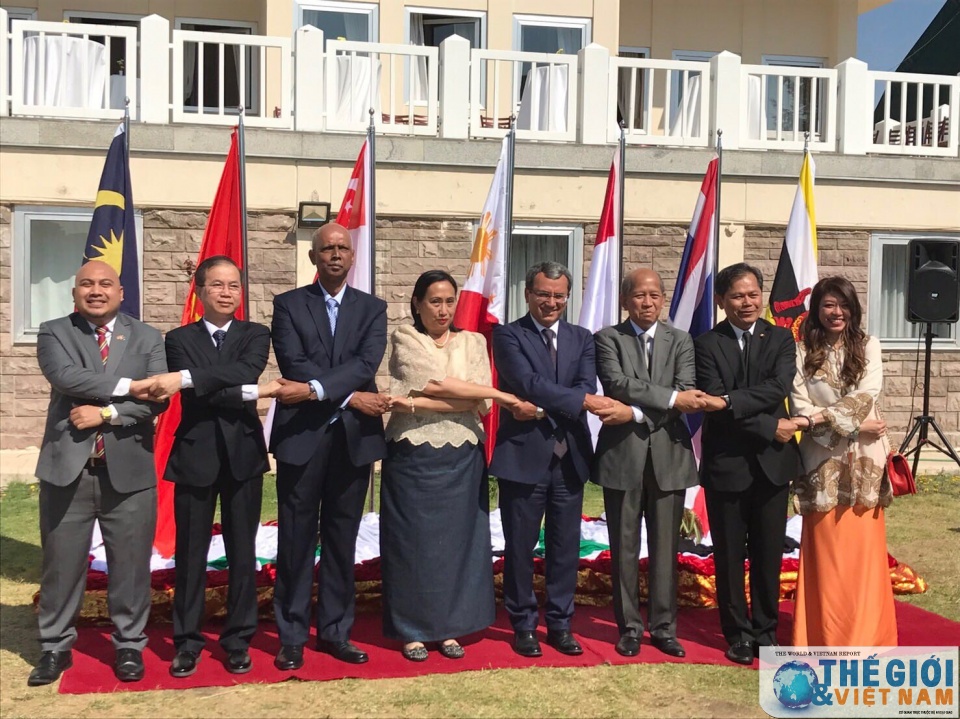 uy ban asean ankara to chuc le thuong co