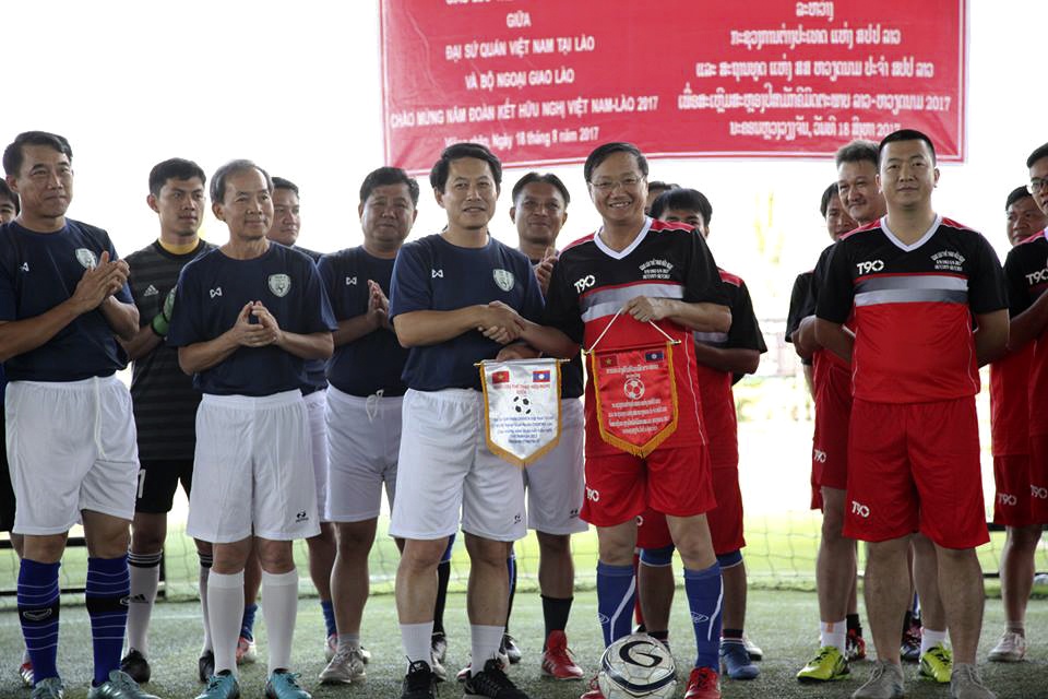 Giao lưu thể thao mừng Quốc khách tại Lào tin nhap 20170819082629