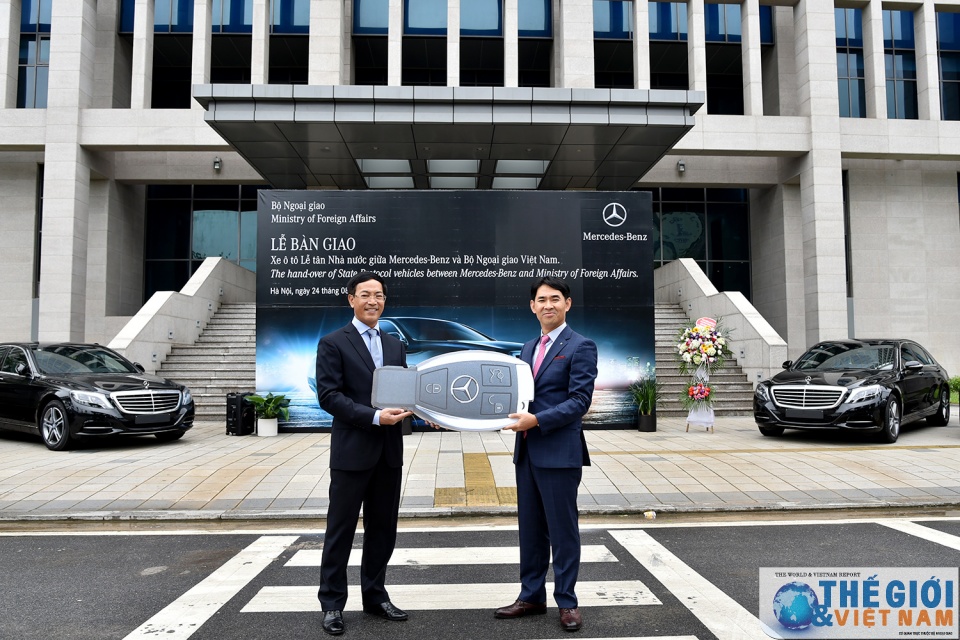 Bàn giao 25 xe ô tô Mercedes S400L Star phục vụ lễ tân Nhà nước ban giao 25 xe o to mercedes s400l star phuc vu le tan nha nuoc