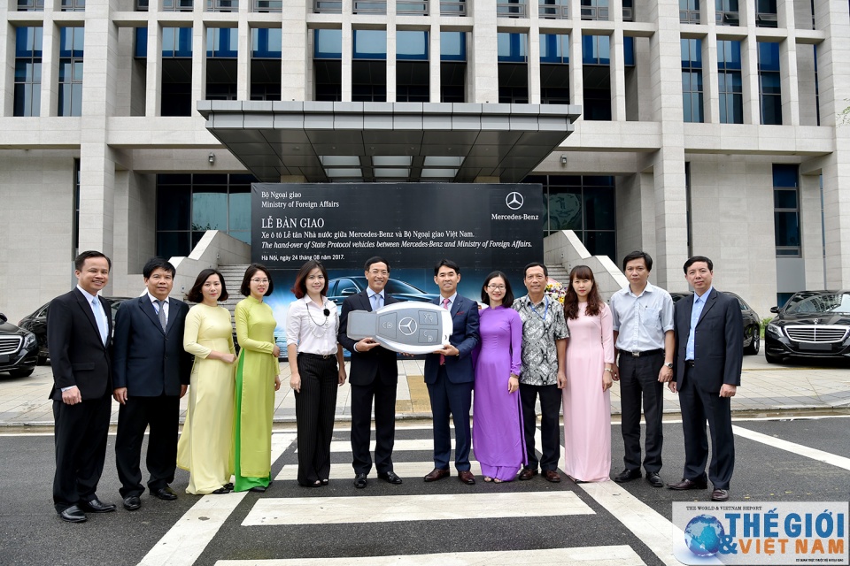 Bàn giao 25 xe ô tô Mercedes S400L Star phục vụ lễ tân Nhà nước ban giao 25 xe o to mercedes s400l star phuc vu le tan nha nuoc