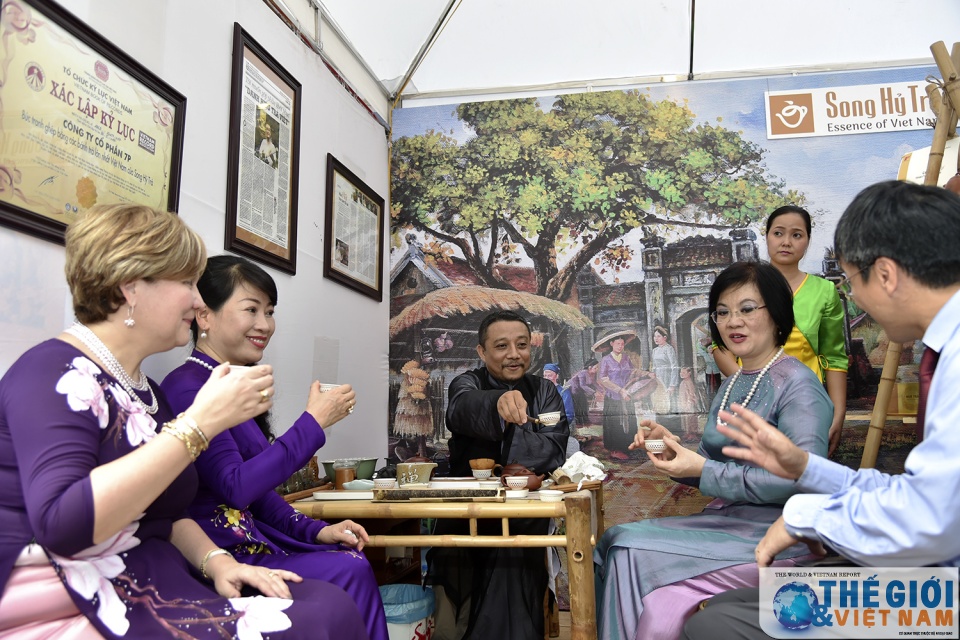 le hoi vang asean tai ha noi soi noi va day hap dan