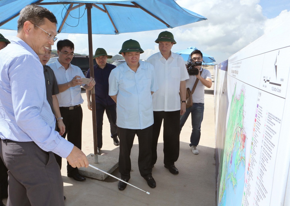 pho thu tuong vuong dinh hue thi sat dac khu van don