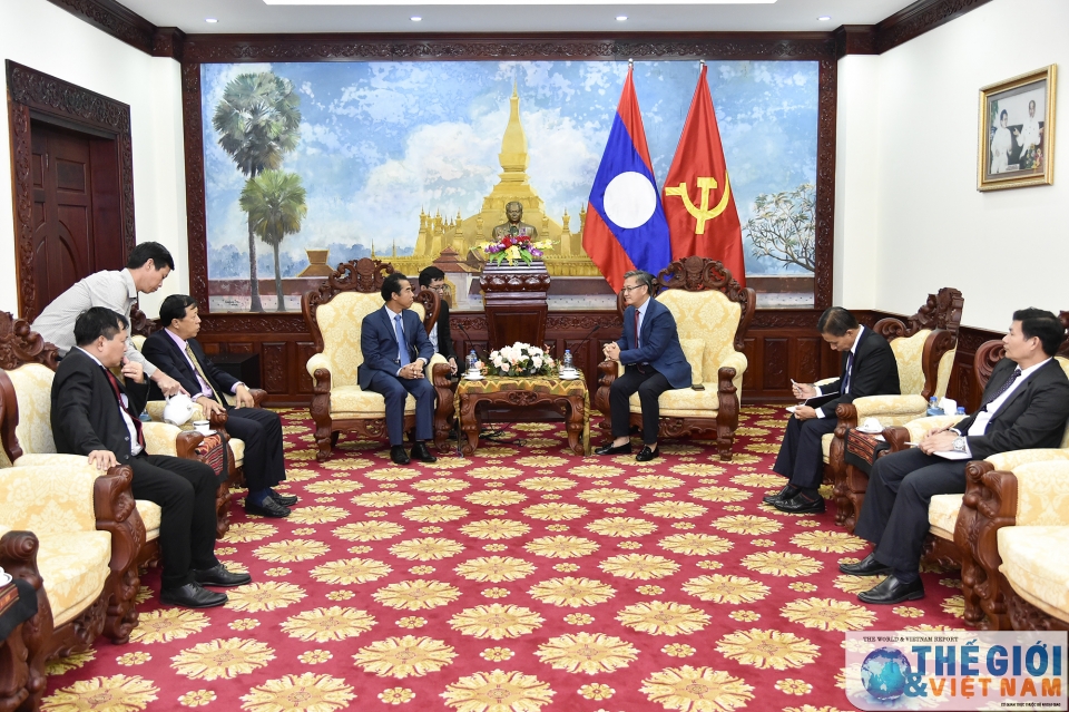 bo ngoai giao trao 350 trieu dong ung ho nhan dan lao sau su co vo dap