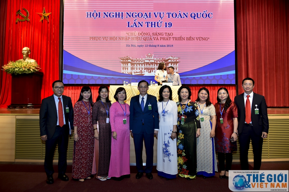 nhung hinh anh ben le hoi nghi ngoai vu lan thu 19