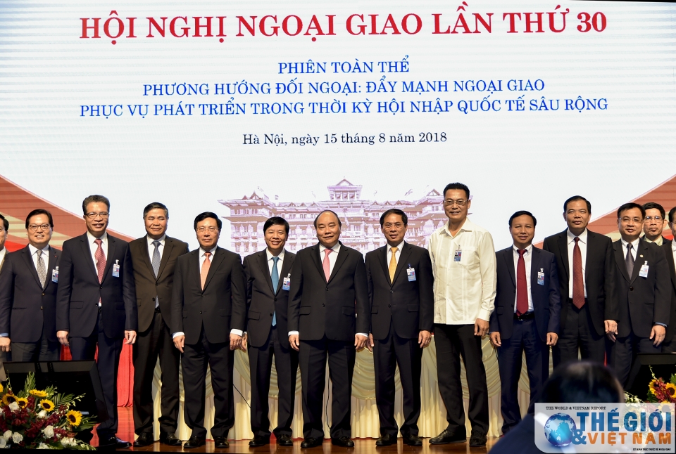 mot so hinh anh tai phien hop day manh phuong huong doi ngoai