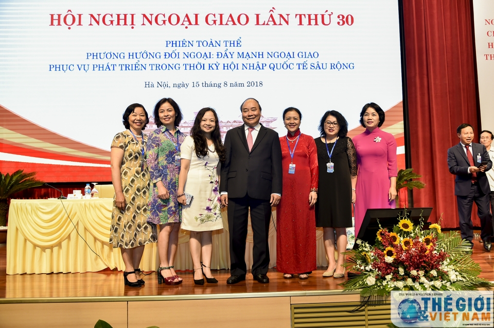 mot so hinh anh tai phien hop day manh phuong huong doi ngoai