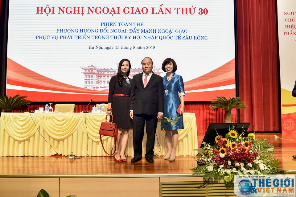 mot so hinh anh tai phien hop day manh phuong huong doi ngoai