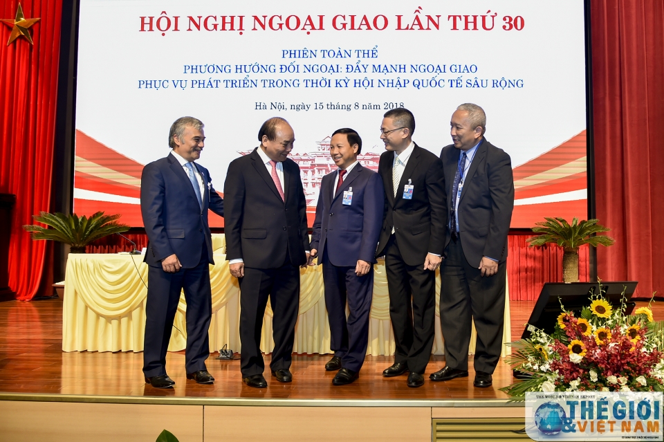 mot so hinh anh tai phien hop day manh phuong huong doi ngoai