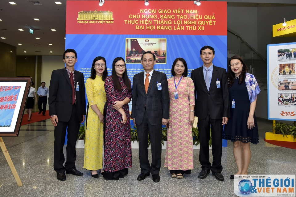 mot so hinh anh tai phien hop day manh phuong huong doi ngoai