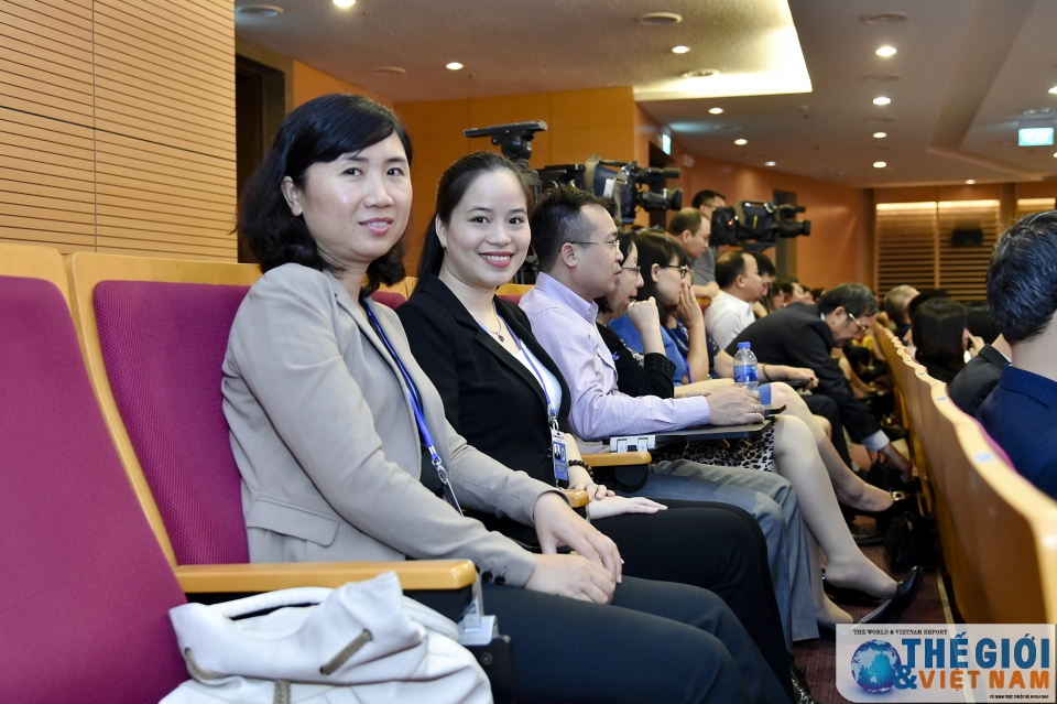 nhung hinh anh tai phien be mac hoi nghi ngoai giao 30