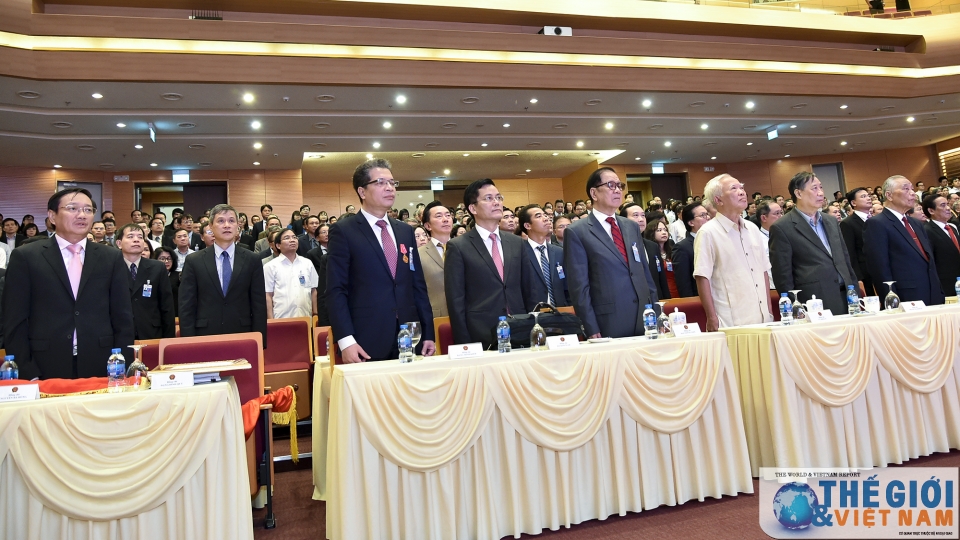 nhung hinh anh tai phien be mac hoi nghi ngoai giao 30