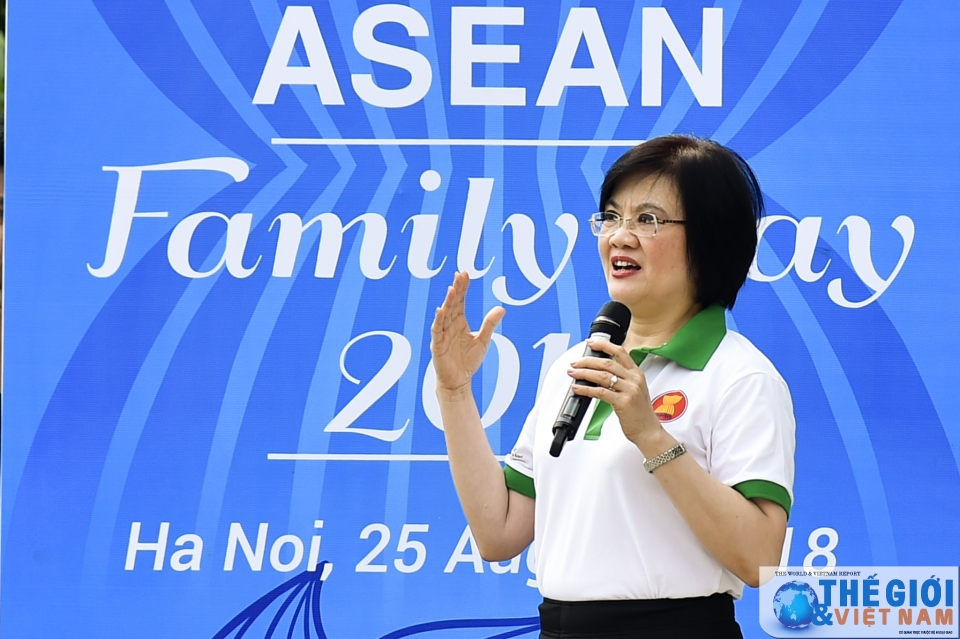 Đại sứ Nguyễn Nguyệt Nga, Chủ tịch Danh dự AWCH nêu bật ý nghĩa của Ngày Gia đình ASEAN. (Ảnh: Tuấn Anh) Đại sứ Nguyễn Thị Nguyệt Nga: Một người chị, một hình mẫu, một nguồn cảm hứng