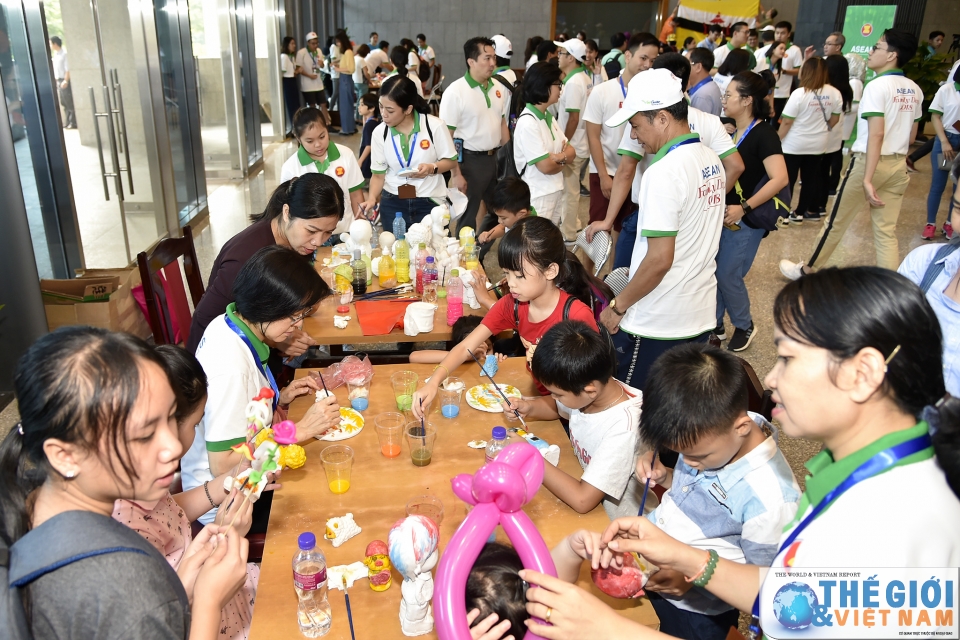 dai gia dinh asean chung vui ngay hoi doan ket