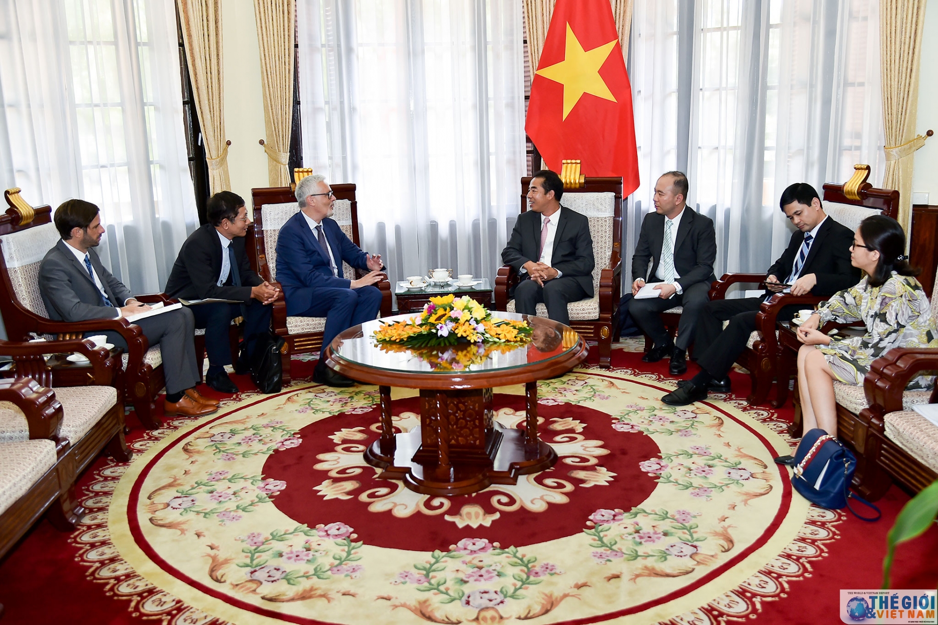 thu truong ngoai giao to anh dung tiep dai su duc guido hildner chao xa giao