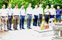 Dâng hương tại Khu Di tích lịch sử Bộ Ngoại giao tại Tuyên Quang