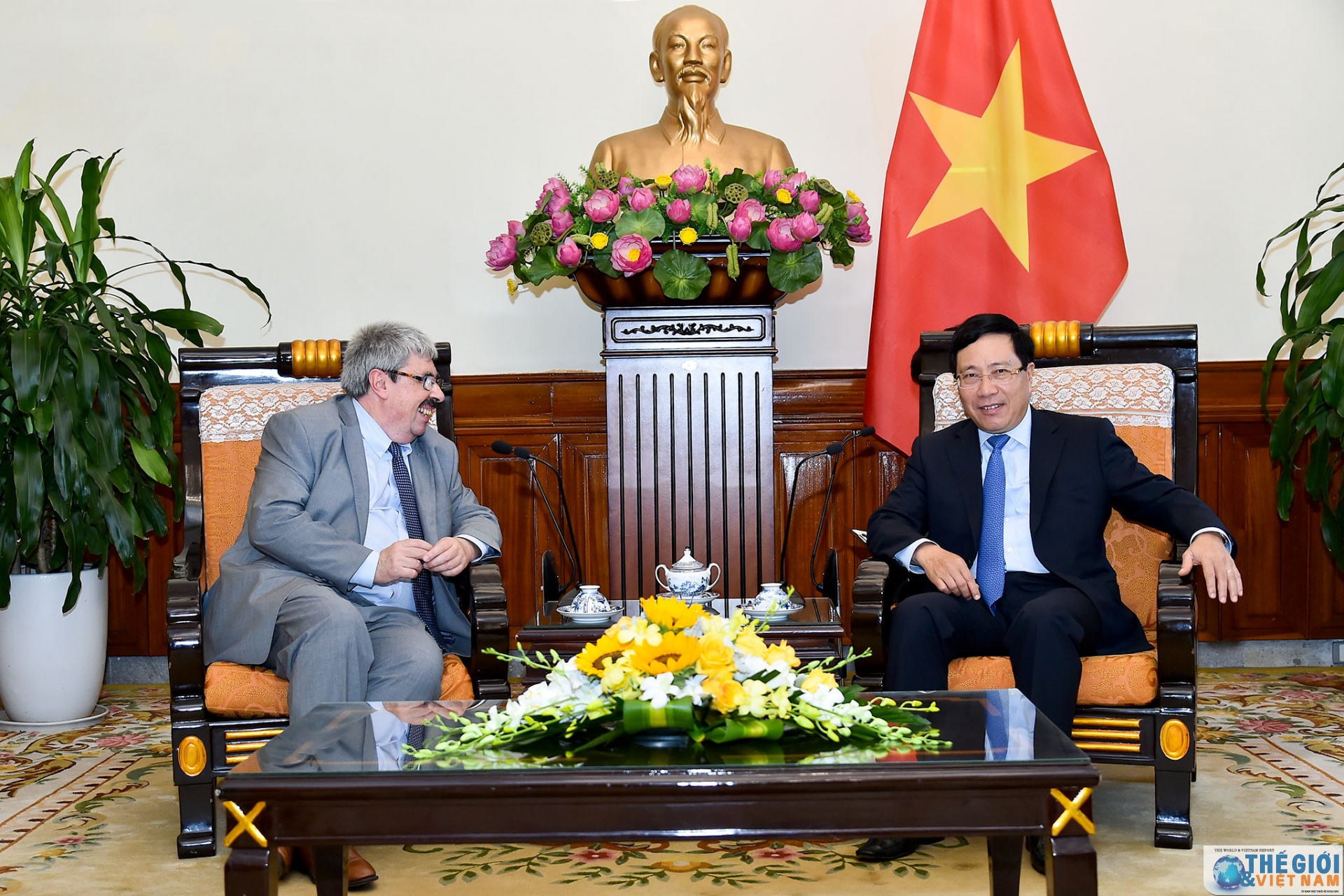 pho thu tuong pham binh minh tiep thu truong ngoai giao uruguay ariel bergamino