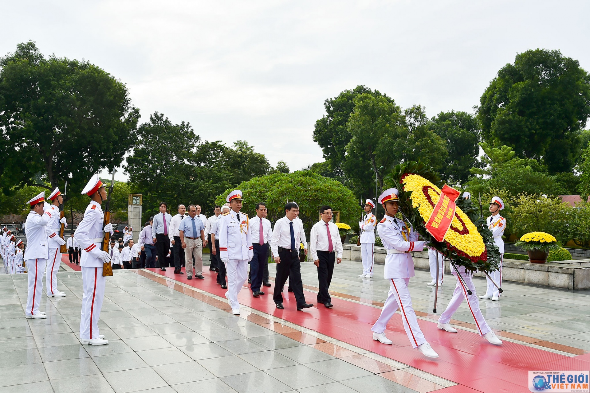 doan bo ngoai giao vao lang vieng chu tich ho chi minh dip quoc khanh 29