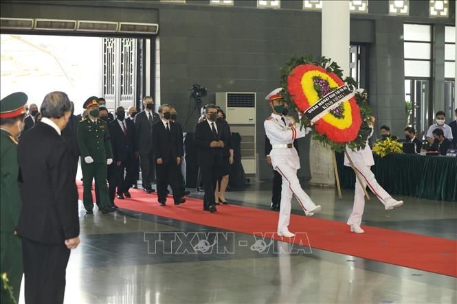 doan lanh dao bo ngoai giao vieng nguyen tong bi thu le kha phieu