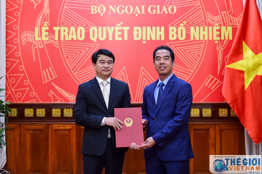 trao-quyet-dinh-bo-nhiem-can-bo-cap-vu-va-tap-su-cap-vu-cua-bo-ngoai-giao-1