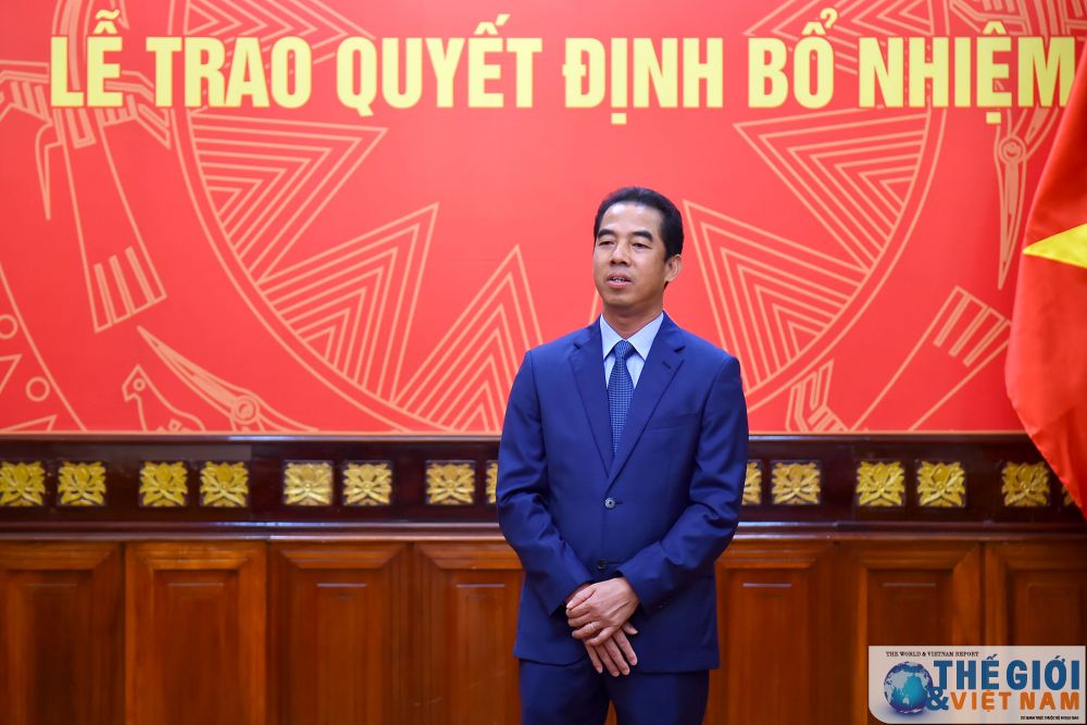 trao-quyet-dinh-bo-nhiem-can-bo-cap-vu-va-tap-su-cap-vu-cua-bo-ngoai-giao-8