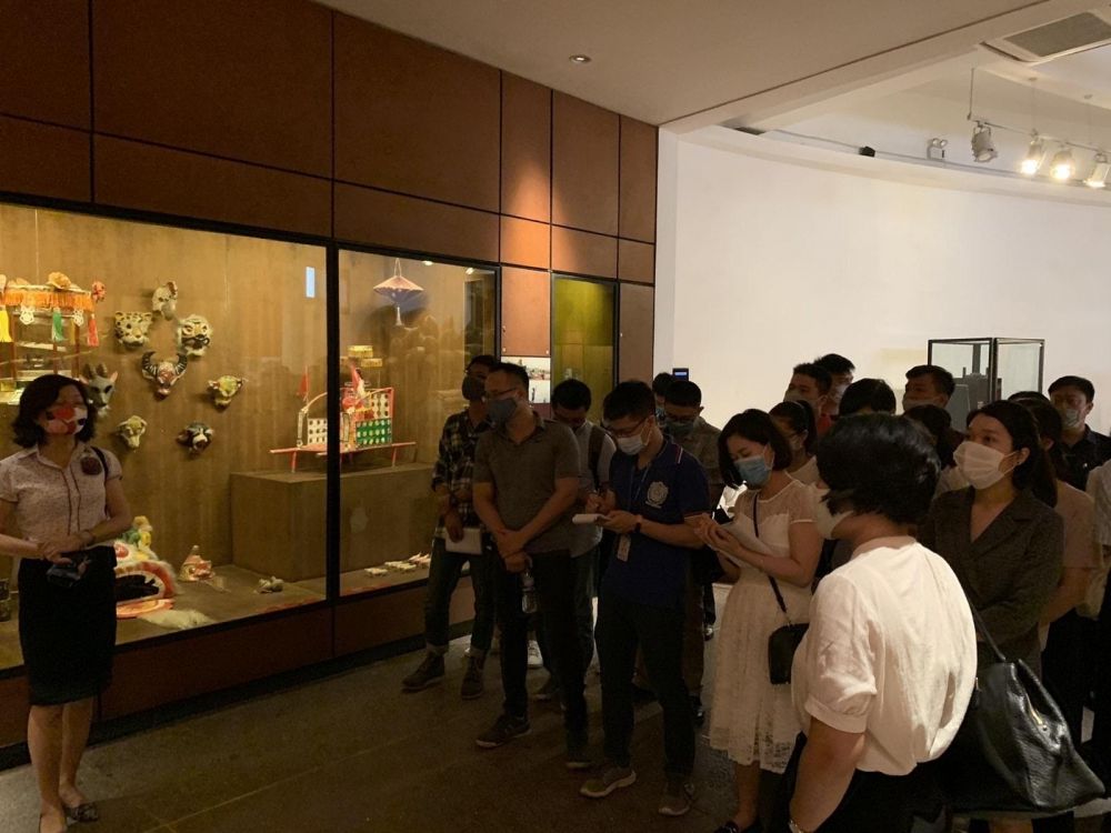 Hình ảnh buổi kiến tập tại Bảo tàng Dân tộc học. be-giang-khoa-boi-duong-ky-nang-phien-dich-cho-can-bo-ngoai-vu-cac-dia-phuong-15