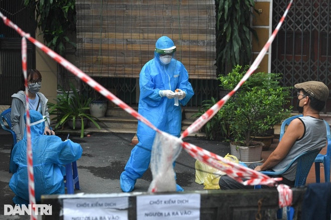 Hà Nội phong tỏa Bệnh viện Đa khoa Nông nghiệp cơ sở Ngọc Hồi do có 2 ca nhiễm Covid-19. (Nguồn: Dân trí)