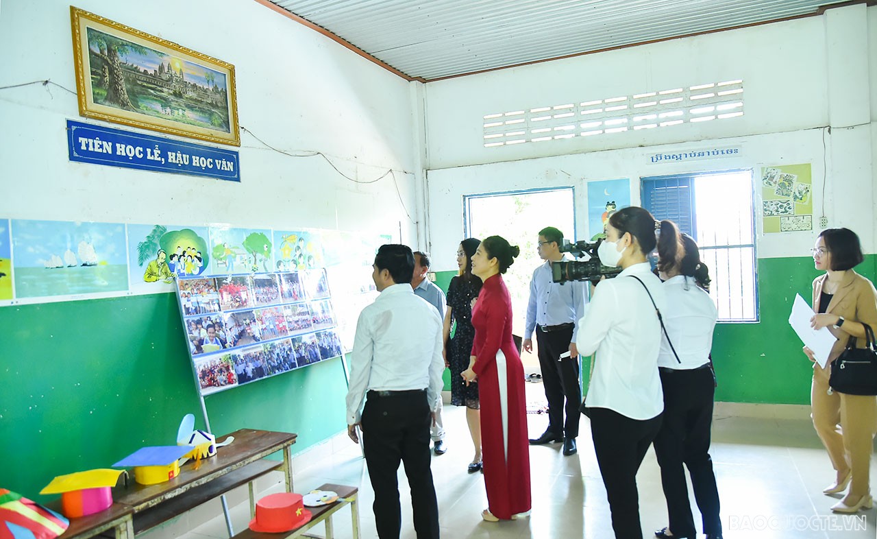 AMM-55: Bộ trưởng Ngoại giao Bùi Thanh Sơn gặp Phó Thủ tướng, Bộ trưởng Ngoại giao Lào Saleumxay Kommasith AMM-55: Bộ trưởng Ngoại giao Bùi Thanh Sơn gặp Phó Thủ tướng, Bộ trưởng Ngoại giao Lào Saleumxay Kommasith