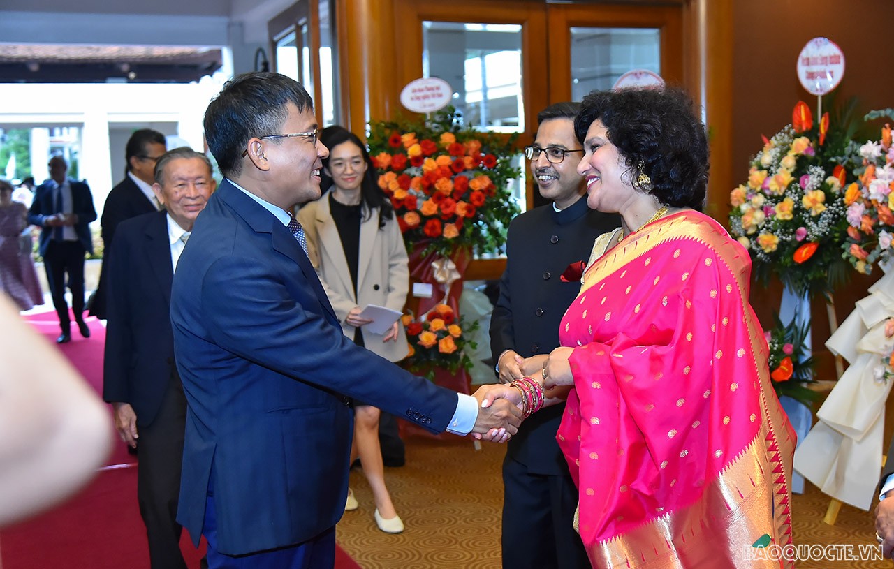 Tối ngày 15/8, Thứ trưởng Thường trực Bộ Ngoại giao Nguyễn Minh Vũ đã đến dự và phát biểu tại Lễ kỷ niệm 75 năm Quốc khánh Ấn Độ tại Hà Nội. (Ảnh: Anh Sơn)